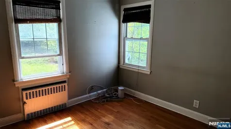 40 Strathmore Terrace Saddle Brook NJ 07663
