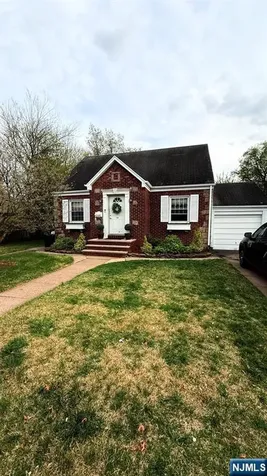 40 Strathmore Terrace Saddle Brook NJ 07663