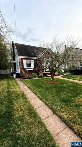 40 Strathmore Terrace Saddle Brook NJ 07663
