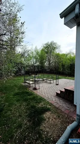 40 Strathmore Terrace Saddle Brook NJ 07663