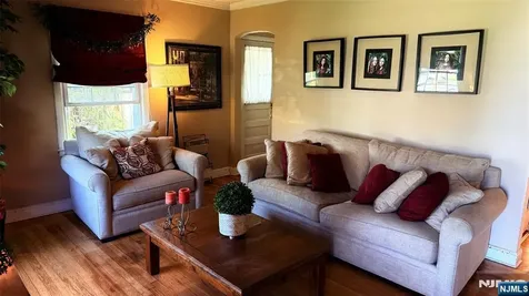 40 Strathmore Terrace Saddle Brook NJ 07663