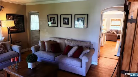 40 Strathmore Terrace Saddle Brook NJ 07663