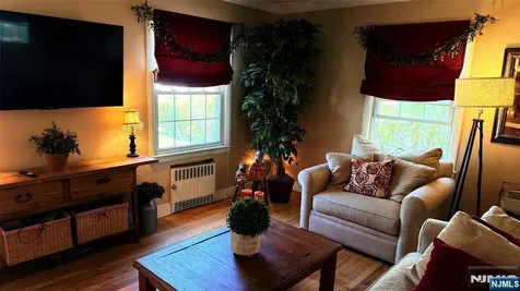 40 Strathmore Terrace Saddle Brook NJ 07663