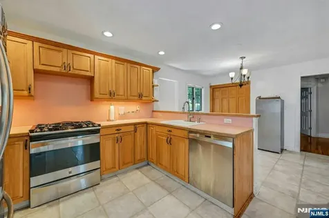 44 W Midland Avenue Paramus NJ 07652