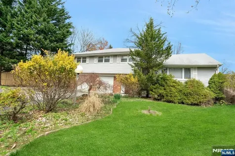 9 Hemlock Drive Paramus NJ 07652