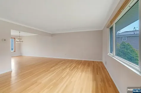9 Hemlock Drive Paramus NJ 07652