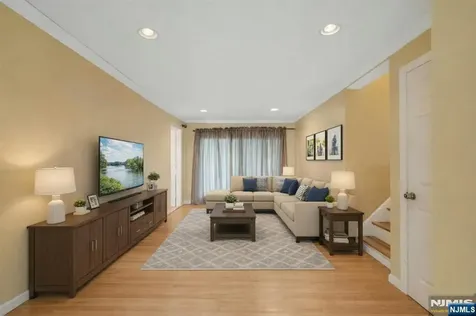 9 Hemlock Drive Paramus NJ 07652