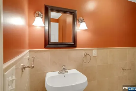 9 Hemlock Drive Paramus NJ 07652