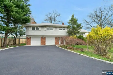 9 Hemlock Drive Paramus NJ 07652