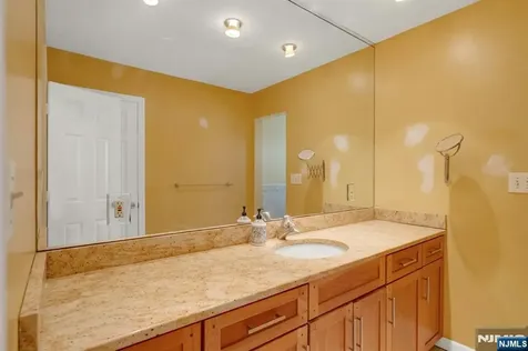 9 Hemlock Drive Paramus NJ 07652