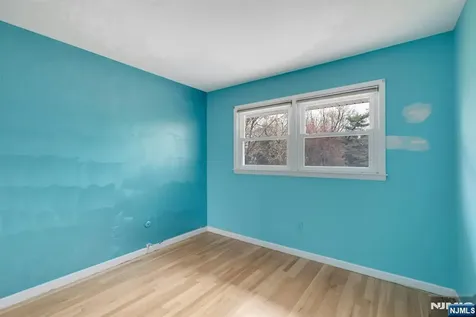 9 Hemlock Drive Paramus NJ 07652
