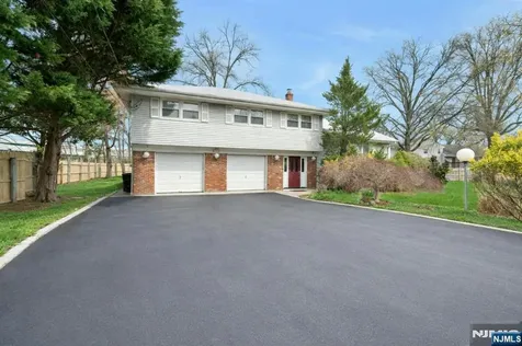 9 Hemlock Drive Paramus NJ 07652