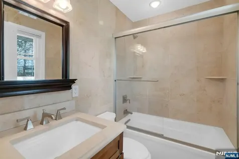 9 Hemlock Drive Paramus NJ 07652