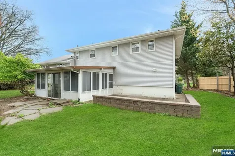 9 Hemlock Drive Paramus NJ 07652