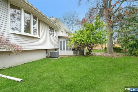 9 Hemlock Drive Paramus NJ 07652