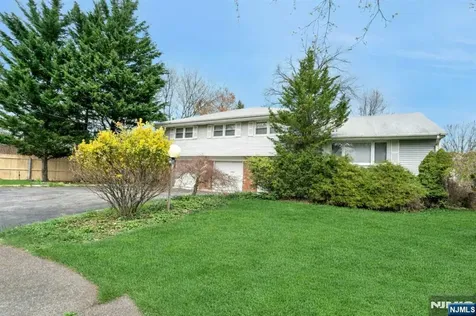9 Hemlock Drive Paramus NJ 07652