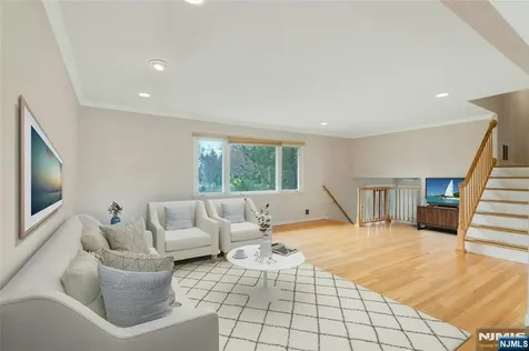 9 Hemlock Drive Paramus NJ 07652