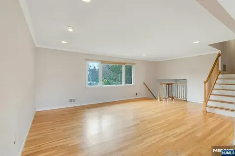 9 Hemlock Drive Paramus NJ 07652