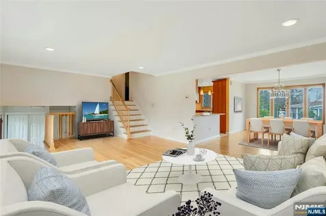 9 Hemlock Drive Paramus NJ 07652