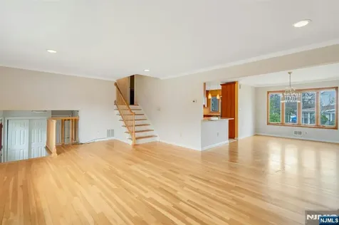 9 Hemlock Drive Paramus NJ 07652