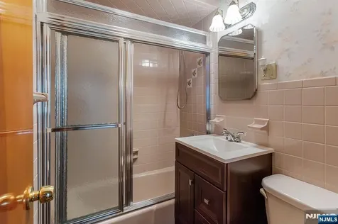 17 Obal Avenue Elmwood Park NJ 07407