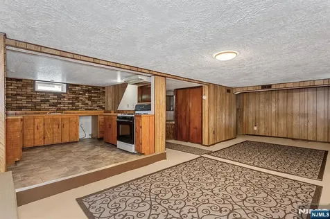 17 Obal Avenue Elmwood Park NJ 07407
