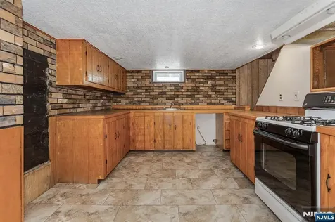 17 Obal Avenue Elmwood Park NJ 07407
