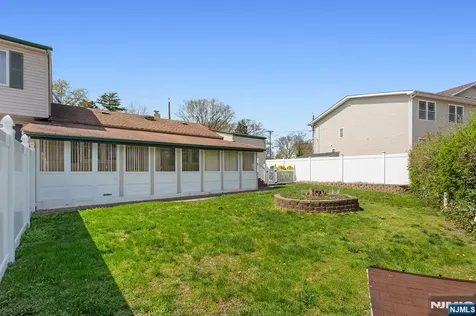 17 Obal Avenue Elmwood Park NJ 07407