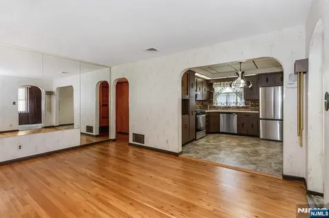 17 Obal Avenue Elmwood Park NJ 07407