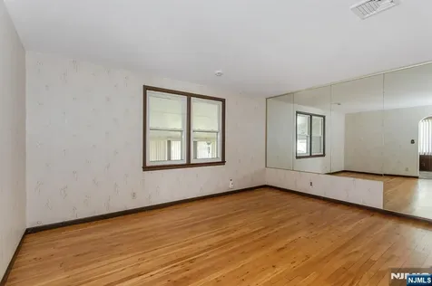 17 Obal Avenue Elmwood Park NJ 07407