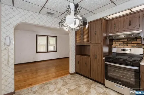 17 Obal Avenue Elmwood Park NJ 07407