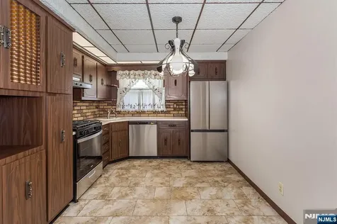 17 Obal Avenue Elmwood Park NJ 07407