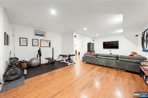 512 Spring Avenue Ridgewood NJ 07450