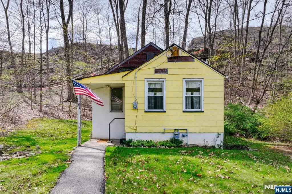 102 Greenwood Avenue Wanaque NJ 07420