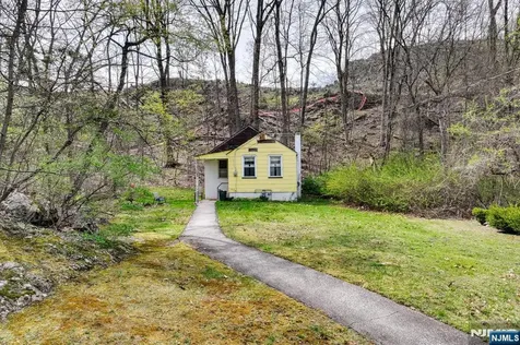 102 Greenwood Avenue Wanaque NJ 07420