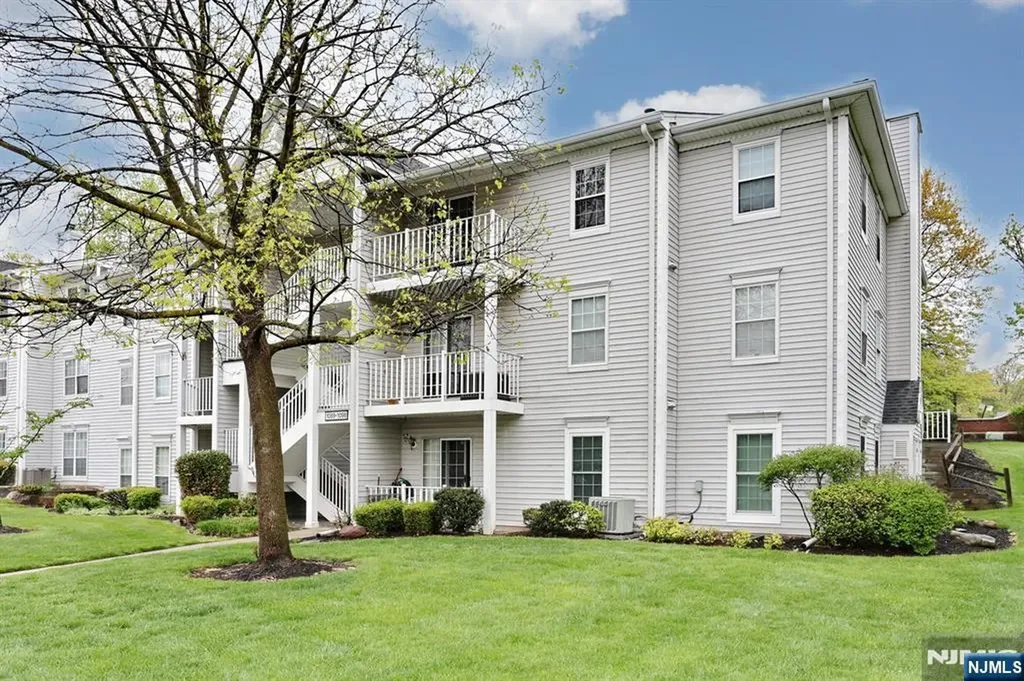1093 Ash Drive Mahwah NJ 07430