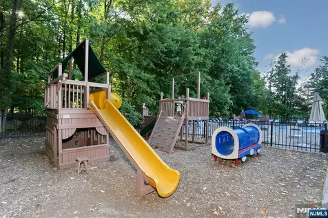 1093 Ash Drive Mahwah NJ 07430