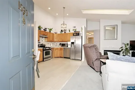 1093 Ash Drive Mahwah NJ 07430