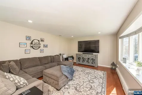 21 Carrol Street Fairfield NJ 07004