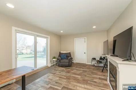 21 Carrol Street Fairfield NJ 07004