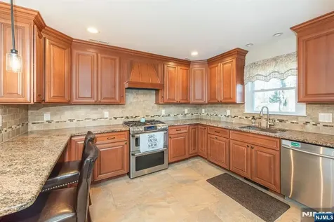 21 Carrol Street Fairfield NJ 07004