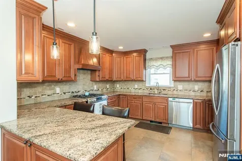 21 Carrol Street Fairfield NJ 07004