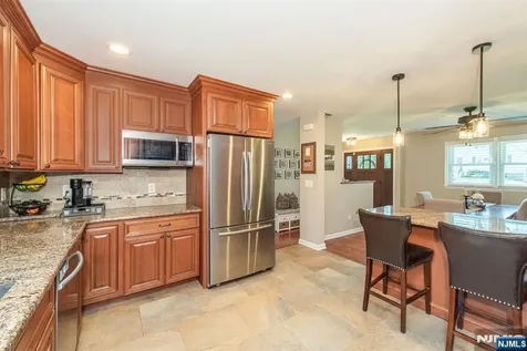 21 Carrol Street Fairfield NJ 07004