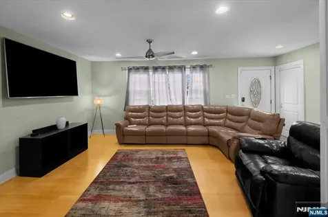 35 E Ridgewood Avenue Paramus NJ 07652