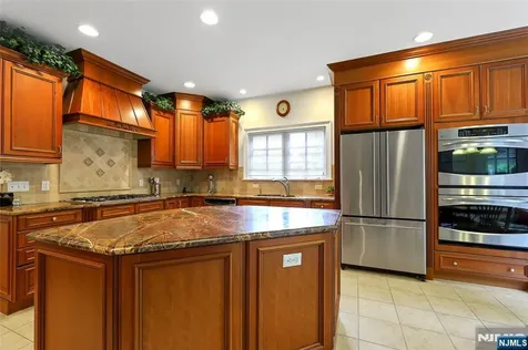 22 Meadow Lake Drive Mahwah NJ 07430