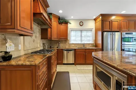 22 Meadow Lake Drive Mahwah NJ 07430