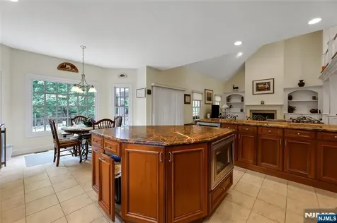22 Meadow Lake Drive Mahwah NJ 07430