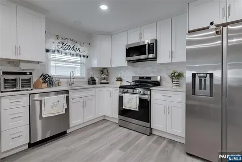 20 S Corabelle Avenue Lodi NJ 07644