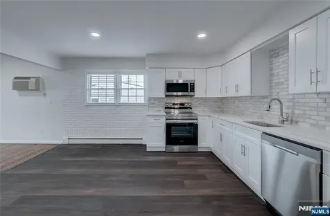 20 S Corabelle Avenue Lodi NJ 07644