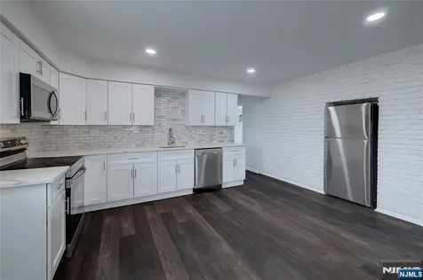 20 S Corabelle Avenue Lodi NJ 07644
